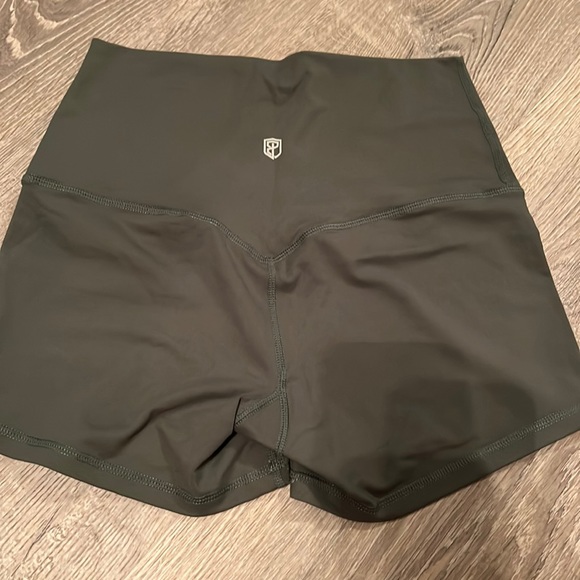 Born Primitive Pants - NEW HEIGHTS BOOTY SHORTS - Medium